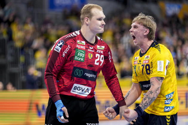 from left David Späth goalkeeper, RNL, 29 , Edwin Aspenbäck RNL, 78 , player of Rhein Neckar Löwen, cheer, cheers, celebration, joy, rejoice, rejoicing, confident, optimistic, positive, game scene, action, action, 11 12 2025, Mannheim Germany , Handball, Bundesliga, Rhein Neckar Löwen VfL Gummersbach xozx