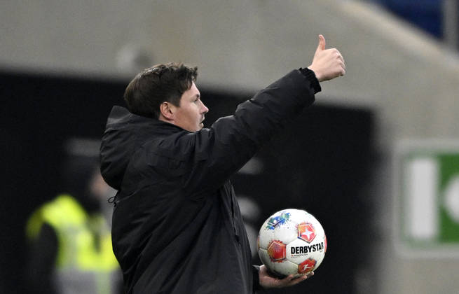 Coach Coach Merlin Polzin Hamburger SV HSV on the sidelines Gesture Gesture Thumbs up with match ball TSG 1899 Hoffenheim vs Hamburger SV HSV 13 12 2025 DFL REGULATIONS PROHIBIT ANY USE OF PHOTOGRAPHS AS IMAGE SEQUENCES AND OR QUASI VIDEO TSG 1899 Hoffenheim vs Hamburger SV HSV