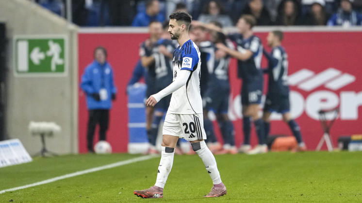 Fabio Vieira HSV, 20 , Player of Hamburger SV HSV , looking disappointed, disappointment, frustration, disappointed, pessimistic, after the conceded goal to 2 0, action, action scene, 13 12 2025, Sinsheim Germany , Football, Bundesliga, TSG 1899 Hoffenheim Hamburger SV, DFB DFL REGULATIONS PROHIBIT ANY USE OF PHOTOGRAPHS AS IMAGE SEQUENCES AND OR QUASI VIDEO xozx