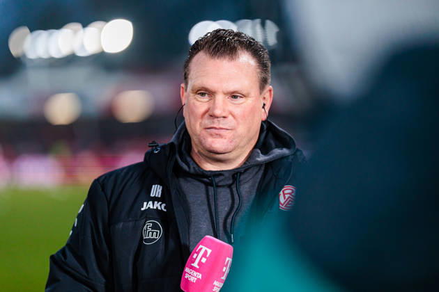 Uwe Koschinat Rot Weiss Essen, Head Coach in an interview with Magenta Sport GER, SC Verl vs Rot Weiss Essen, Football, 3 Liga, Matchday 18, Season 2025 2026, 13 12 2025 DFL Regulations prohibit any use of photographers as image sequences and or quasi video GER, SC Verl vs Rot Weiss Essen, Football, 3 Liga, Matchday 18, Season 2025 2026, 13 12 2025 Verl Copyright: xEibner-Pressefoto JanxRollingerx EP_JSK