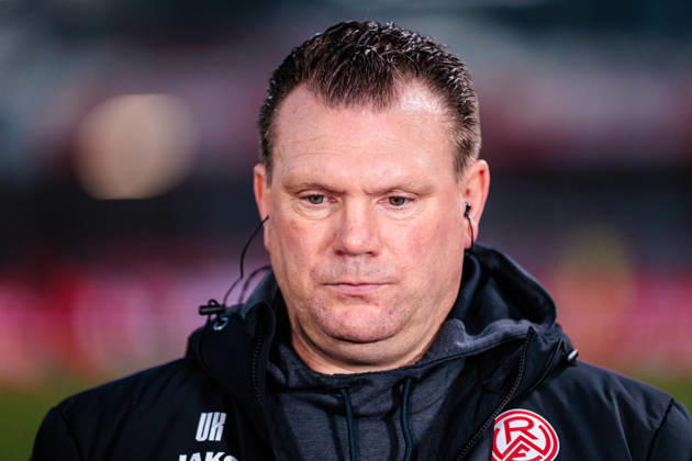 Uwe Koschinat Rot Weiss Essen, Head Coach in an interview with Magenta Sport GER, SC Verl vs Rot Weiss Essen, Football, 3 Liga, Matchday 18, Season 2025 2026, 13 12 2025 DFL Regulations prohibit any use of photographers as image sequences and or quasi video GER, SC Verl vs Rot Weiss Essen, Football, 3 Liga, Matchday 18, Season 2025 2026, 13 12 2025 Verl Copyright: xEibner-Pressefoto JanxRollingerx EP_JSK