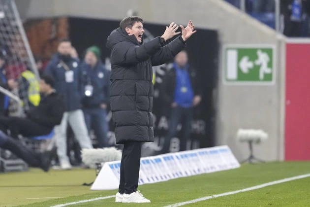 Merlin Polzin coach, head coach, HSV , gives instructions, gestures, gesticulates with arms, cropped, full body, single image, single photo, action, action, on the sidelines, on the sidelines, is angry, shouts, screams, screaming, 13 12 2025, Sinsheim Germany , Soccer, Bundesliga, TSG 1899 Hoffenheim Hamburger SV, DFB DFL REGULATIONS PROHIBIT ANY USE OF PHOTOGRAPHS AS IMAGE SEQUENCES AND OR QUASI VIDEO xozx