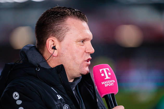 Uwe Koschinat Rot Weiss Essen, Head Coach in an interview with Magenta Sport GER, SC Verl vs Rot Weiss Essen, Football, 3 Liga, Matchday 18, Season 2025 2026, 13 12 2025 DFL Regulations prohibit any use of photographers as image sequences and or quasi video GER, SC Verl vs Rot Weiss Essen, Football, 3 Liga, Matchday 18, Season 2025 2026, 13 12 2025 Verl Copyright: xEibner-Pressefoto JanxRollingerx EP_JSK