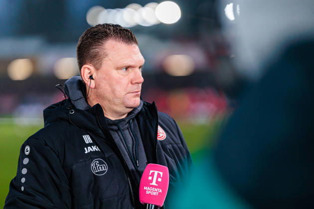 Uwe Koschinat Rot Weiss Essen, Head Coach in an interview with Magenta Sport GER, SC Verl vs Rot Weiss Essen, Football, 3 Liga, Matchday 18, Season 2025 2026, 13 12 2025 DFL Regulations prohibit any use of photographers as image sequences and or quasi video GER, SC Verl vs Rot Weiss Essen, Football, 3 Liga, Matchday 18, Season 2025 2026, 13 12 2025 Verl Copyright: xEibner-Pressefoto JanxRollingerx EP_JSK