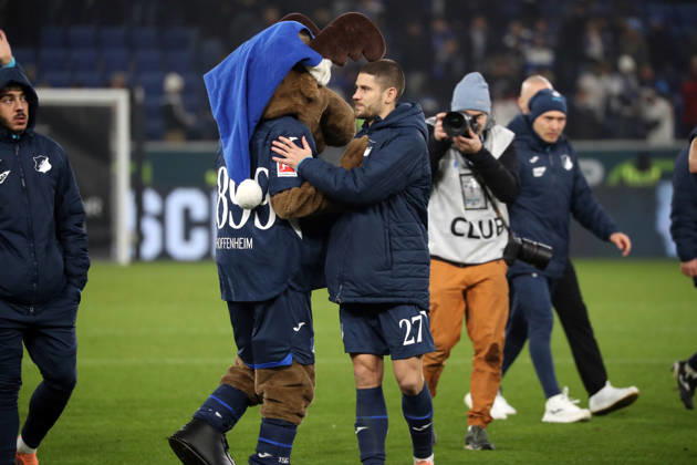 13 12 25 TSG 1899 Hoffenheim Hamburger SV Germany, Sinsheim, 13 12 2025, Football, Bundesliga, Season 2025 2026, TSG 1899 Hoffenheim Hamburger SV v l Hoffi Mascot TSG 1899 Hoffenheim , Andrej Kramaric TSG 1899 Hoffenheim