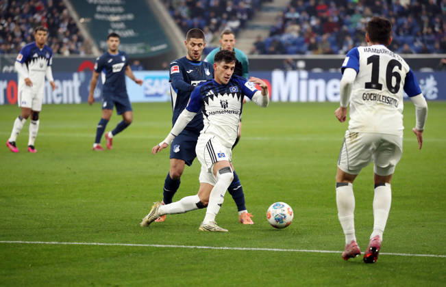 13 12 25 TSG 1899 Hoffenheim Hamburger SV Germany, Sinsheim, 13 12 2025, Football, Bundesliga, Season 2025 2026, TSG 1899 Hoffenheim Hamburger SV v l Andrej Kramaric TSG 1899 Hoffenheim , Nicolas Capaldo Hamburger SV