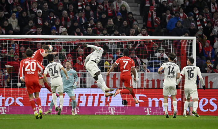Penalty area scene, goal area scene Goal shot Action Goal chance Header duel Duel Action Harry Kane FC Bayern Muenchen FCB 09 vs Goalkeeper Daniel Batz 1 FSV Mainz 05 33 FC Bayern Muenchen vs 1 FSV Mainz 05 14 12 2025 DFL REGULATIONS PROHIBIT ANY USE OF PHOTOGRAPHS AS IMAGE SEQUENCES AND OR QUASI VIDEO FC Bayern Muenchen vs 1 FSV Mainz 05