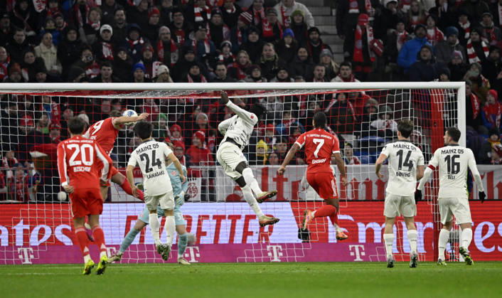 Penalty area scene, goal area scene Goal shot Action Goal chance Header duel Duel Action Harry Kane FC Bayern Muenchen FCB 09 vs Goalkeeper Daniel Batz 1 FSV Mainz 05 33 FC Bayern Muenchen vs 1 FSV Mainz 05 14 12 2025 DFL REGULATIONS PROHIBIT ANY USE OF PHOTOGRAPHS AS IMAGE SEQUENCES AND OR QUASI VIDEO FC Bayern Muenchen vs 1 FSV Mainz 05