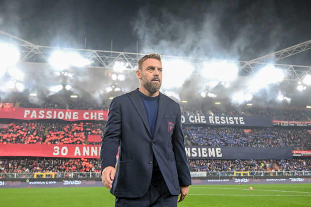 GenoaÕs head coach Daniele De Rossi during the Serie A soccer match between Genoa and Inter at the Luigi Ferraris Stadium in Genoa, Italy - Sunday, December 14, 2025. - Soccer . Copyright: xTanoxPecoraro LaPressex