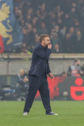 GenoaÕs head coach Daniele De Rossi during the Serie A soccer match between Genoa and Inter at the Luigi Ferraris Stadium in Genoa, Italy - Sunday, December 14, 2025. - Soccer . Copyright: xTanoxPecoraro LaPressex