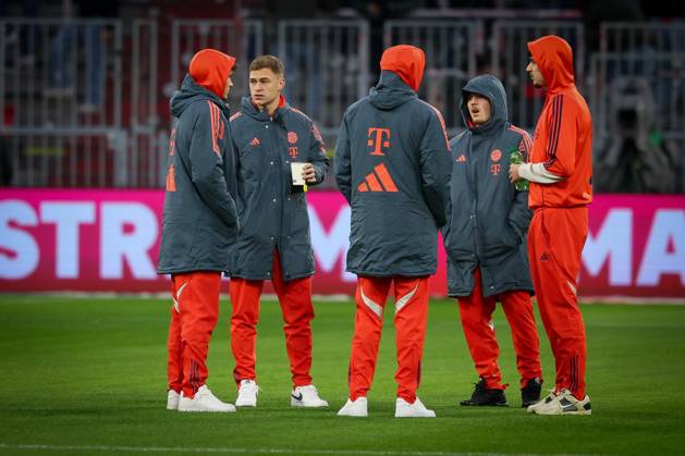 Tom Bischof 20 FC Bayern Muenchen , Joshua Kimmich 6 FC Bayern Muenchen , Lennart Karl 42 FC Bayern Muenchen and Alexandar Pavlovic 45 FC Bayern Muenchen on the pitch before the match, FC Bayern Muenchen vs 1 FSV Mainz 05, Football, Bundesliga, DFL, Season 2025 2026, Hinrunde, 14 Matchday, 14 12 2025 DFB regulations prohibit any use of photographs as image sequences and or quasi video Muenchen Bayern Germany Copyright: xkolbert-press MartinxAgüerax