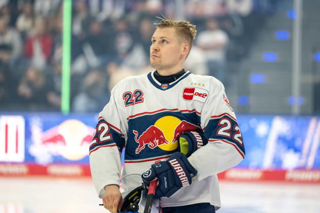 Ville Pokka 22 EHC Red Bull Muenchen , EHC Red Bull Muenchen vs Schwenninger Wild Wings, PENNY DEL, Main Round, Matchday 29, 18 12 2025 Muenchen Bayern Germany Copyright: xkolbert-press UlrichxGamelx