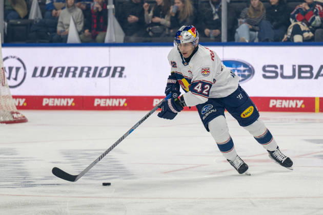 Yasin Ehlitz 42 EHC Red Bull Muenchen , EHC Red Bull Muenchen vs Schwenninger Wild Wings, PENNY DEL, Main Round, Matchday 29, 18 12 2025 Muenchen Bayern Germany Copyright: xkolbert-press UlrichxGamelx