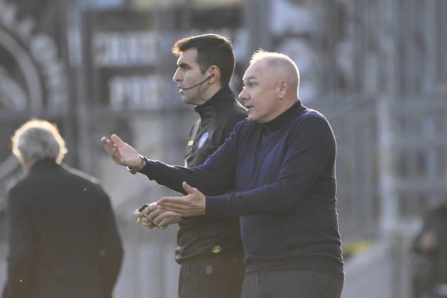 Frosinone s head coach Massimiliano Alvini during the Serie BKT soccer match between Frosinone and Spezia at the Frosinone™s Benito Stirpe stadium, Italy - Saturday, December 20, 2025 - Soccer ( Photo by Fabrizio Corradetti LaPresse )  Copyright: xFabrizioxCorradetti LaPressex