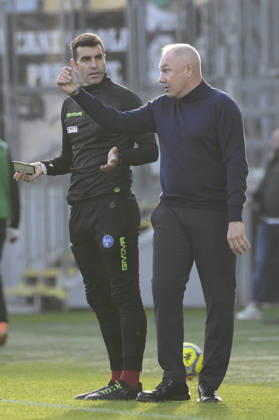 Frosinone s head coach Massimiliano Alvini during the Serie BKT soccer match between Frosinone and Spezia at the Frosinone™s Benito Stirpe stadium, Italy - Saturday, December 20, 2025 - Soccer ( Photo by Fabrizio Corradetti LaPresse )  Copyright: xFabrizioxCorradetti LaPressex