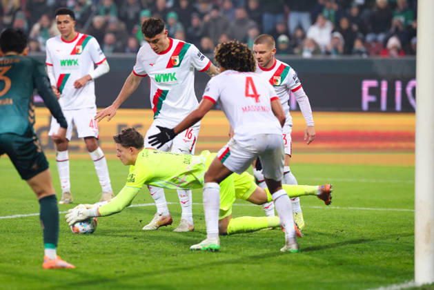 Finn Dahmen 1, FC Augsburg keeps the ball safe during the match between FC Augsburg v SV Werder Bremen, Football, Men, Bundesliga, 2025 2026, Matchday 15 on 20 12 2025 in Augsburg, WWK Arena DFL and DFB regulations prohibit any use of photographs as image sequences and or quasi video Bayern Germany