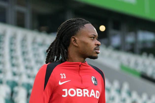 Jordy Makengo SC Freiburg, 33 , Germany, Football, 1 Bundesliga, 15 Matchday, 2025 2026, VfL Wolfsburg vs SC Freiburg, 20 12 2025, Volkswagen Arena, Wolfsburg, Germany DFL REGULATIONS PROHIBIT ANY USE OF PHOTOGRAPHS AS IMAGE SEQUENCES AND OR QUASI VIDEO Wolfsburg Volkswagen Arena Niedersachsen Germany Copyright: xArnexAmbergx