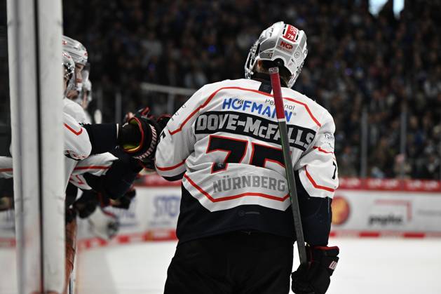 Samuel Dove McFalls Nuernberg Ice Tigers Schwenninger Wild Wings vs Nuernberg Ice Tigers DEL, Main Round, Matchday 30, Season 2025 2026, 21 12 2025 Schwenninger Wild Wings vs Nuernberg Ice Tigers, DEL, Main Round, Matchday 30, Season 2025 2026, 21 12 2025 Schwenningen Copyright: xEibner-Pressefoto SvenxLaeglerx EP_SVL