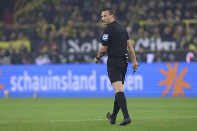 Referee Sven Jablonski looks on during the Bundesliga match between Borussia Dortmund and Borussia Mönchengladbach, Signal Iduna Park on December 19, 2025 in Dortmund, Germany Photo by Oliver Kaelke DeFodi Images Referee Sven Jablonski looks on during the Bundesliga match between Borussia Dortmund and Borussia Mönchengladbach at Signal Iduna Park on December 19, 2025 in Dortmund, Germany Photo by Oliver Kaelke DeFodi Images DFL regulations prohibit any use of photographs as image sequences and or quasi video Photo by Oliver Kaelke DeFodi Images