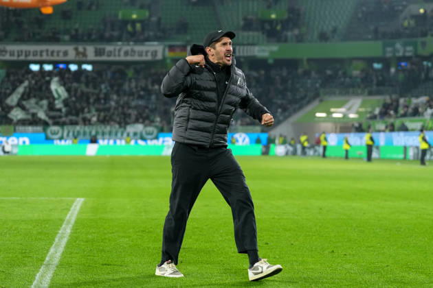 Julian Schuster SC Freiburg, Coach , Cheers, Emotions after the victory , Germany, Football, 1 Bundesliga, 15 Matchday, 2025 2026, VfL Wolfsburg vs SC Freiburg, 20 12 2025, Volkswagen Arena, Wolfsburg, Germany DFL REGULATIONS PROHIBIT ANY USE OF PHOTOGRAPHS AS IMAGE SEQUENCES AND OR QUASI VIDEO Wolfsburg Volkswagen Arena Niedersachsen Germany Copyright: xArnexAmbergx