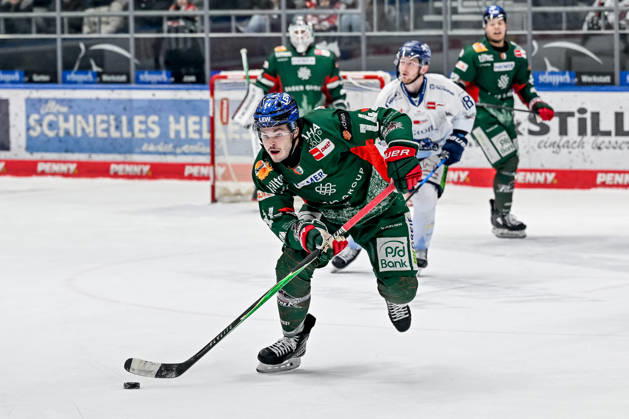 Donald D J Busdeker Augsburger Panther, 14 GER, Augsburger Panther vs Straubing Tigers, Ice Hockey, DEL, Matchday 30, Season 2025 2026, 21 12 2025 GER, Augsburger Panther vs Straubing Tigers, Ice Hockey, DEL, Matchday 30, Season 2025 2026, 21 12 2025 Augsburg Copyright: xEibner-Pressefoto HeikexFeinerx EP_HFR