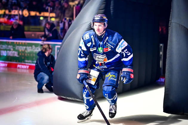 Julian Napravnik Iserlohn Roosters, 75 , GER, Iserlohn Roosters vs Schwenninger Wild Wings, Ice Hockey, Penny DEL, Matchday 32, Season 2025 2026, 26 12 2025, GER, Iserlohn Roosters vs Schwenninger Wild Wings, Ice Hockey, Penny DEL, Matchday 32, Season 2025 2026, 26 12 2025 Iserlohn Copyright: xJonasxBrockmann Eibner-Pressefotx EP_JBN