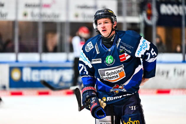 Julian Napravnik Iserlohn Roosters, 75 , GER, Iserlohn Roosters vs Schwenninger Wild Wings, Ice Hockey, Penny DEL, Matchday 32, Season 2025 2026, 26 12 2025, GER, Iserlohn Roosters vs Schwenninger Wild Wings, Ice Hockey, Penny DEL, Matchday 32, Season 2025 2026, 26 12 2025 Iserlohn Copyright: xJonasxBrockmann Eibner-Pressefotx EP_JBN