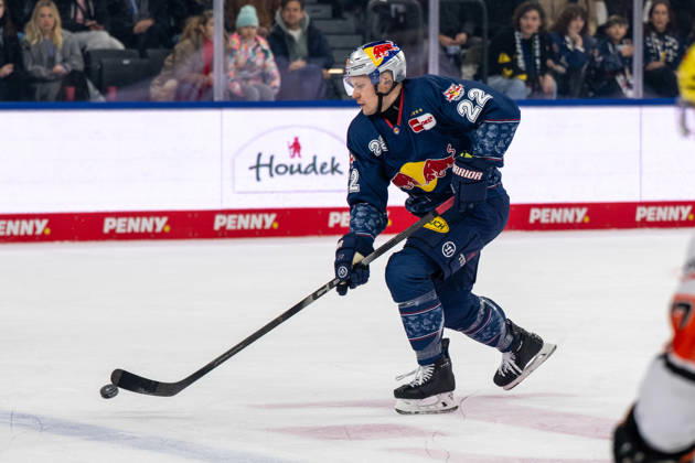Ville Pokka 22 EHC Red Bull Muenchen , EHC Red Bull Muenchen vs Loewen Frankfurt, PENNY DEL, Main Round, Matchday 32, 26 12 2025 Muenchen Bayern Germany Copyright: xkolbert-press UlrichxGamelx