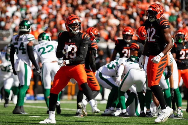 CINCINNATI, OH - OCTOBER 26: Cincinnati Bengals linebacker Joe Giles-Harris (43) reacts during the game against the New York Jets and the Cincinnati Bengals on October 26, 2025, at Paycor Stadium in Cincinnati, OH. (Photo by Ian Johnson Icon Sportswire) NFL, American Football Herren, USA OCT 26 Jets at Bengals EDITORIAL USE ONLY Icon251026065