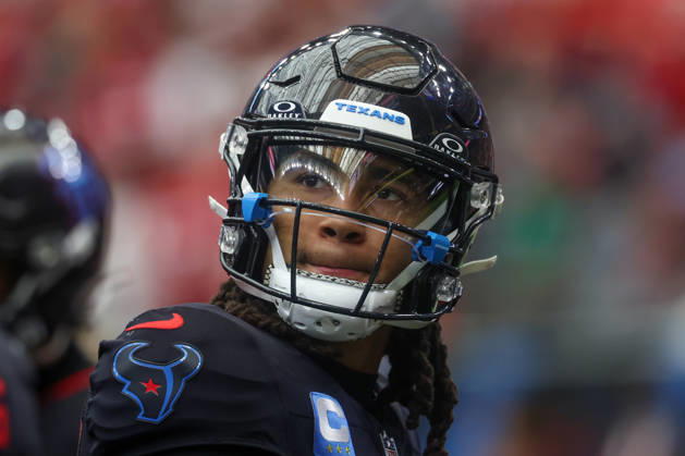 HOUSTON, TX - OCTOBER 26: Quarterback C.J. Stroud 7 of the Houston Texans looks to the stands late in the NFL, American Football Herren, USA game between Houston Texans and San Francisco 49ers on October 26, 2025, at NRG Stadium in Houston, TX. (Photo by David Buono Icon Sportswire) NFL: OCT 26 49ers at Texans EDITORIAL USE ONLY Icon251026193