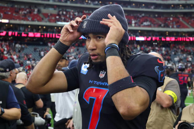 HOUSTON, TX - OCTOBER 26: Quarterback C.J. Stroud 7 of the Houston Texans pull on his hat after the NFL, American Football Herren, USA game between Houston Texans and San Francisco 49ers on October 26, 2025, at NRG Stadium in Houston, TX. (Photo by David Buono Icon Sportswire) NFL: OCT 26 49ers at Texans EDITORIAL USE ONLY Icon251026199