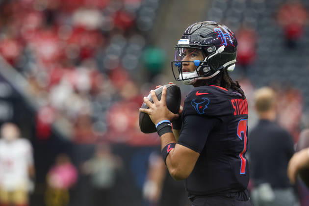 HOUSTON, TX - OCTOBER 26: Quarterback C.J. Stroud 7 of the Houston Texans warms up before the NFL, American Football Herren, USA game between Houston Texans and San Francisco 49ers on October 26, 2025, at NRG Stadium in Houston, TX. (Photo by David Buono Icon Sportswire) NFL: OCT 26 49ers at Texans EDITORIAL USE ONLY Icon251026061