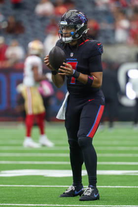 HOUSTON, TX - OCTOBER 26: Quarterback C.J. Stroud 7 of the Houston Texans warms up before the NFL, American Football Herren, USA game between Houston Texans and San Francisco 49ers on October 26, 2025, at NRG Stadium in Houston, TX. (Photo by David Buono Icon Sportswire) NFL: OCT 26 49ers at Texans EDITORIAL USE ONLY Icon251026062