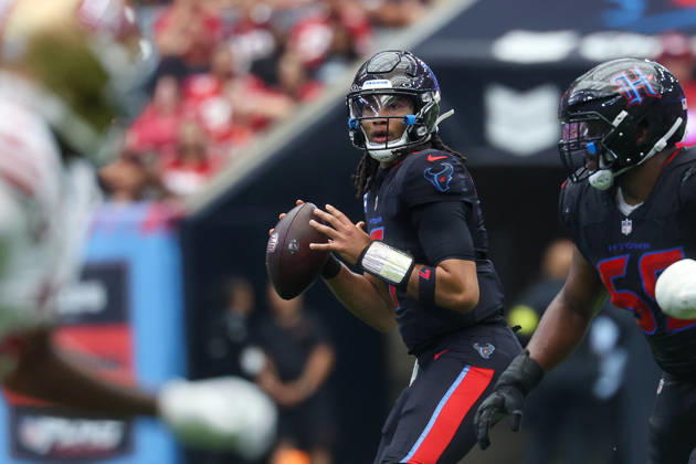 HOUSTON, TX - OCTOBER 26: Quarterback C.J. Stroud 7 of the Houston Texans looks downfield as he stands in the pocket during the NFL, American Football Herren, USA game between Houston Texans and San Francisco 49ers on October 26, 2025, at NRG Stadium in Houston, TX. (Photo by David Buono Icon Sportswire) NFL: OCT 26 49ers at Texans EDITORIAL USE ONLY Icon251026158