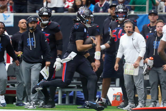 HOUSTON, TX - OCTOBER 26: Quarterback C.J. Stroud 7 of the Houston Texans scrambles with the ball during the NFL, American Football Herren, USA game between Houston Texans and San Francisco 49ers on October 26, 2025, at NRG Stadium in Houston, TX. (Photo by David Buono Icon Sportswire) NFL: OCT 26 49ers at Texans EDITORIAL USE ONLY Icon251026011