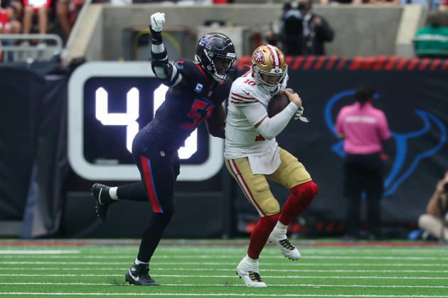HOUSTON, TX - OCTOBER 26: Defensive end Will Anderson Jr. 51 of the Houston Texans chases down quarterback Mac Jones 10 of the San Francisco 49ers for a sack during the NFL, American Football Herren, USA game between Houston Texans and San Francisco 49ers on October 26, 2025, at NRG Stadium in Houston, TX. (Photo by David Buono Icon Sportswire) NFL: OCT 26 49ers at Texans EDITORIAL USE ONLY Icon251026029