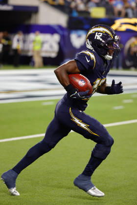 INGLEWOOD, CA - OCTOBER 23: Los Angeles Chargers wide receiver Derius Davis (12) returns a kickoff during the NFL, American Football Herren, USA game between the Minnesota Vikings and the Los Angeles Chargers on October 23, 2025, at SoFi Stadium in Inglewood, CA. (Photo by Jevone Moore Icon Sportswire) NFL: OCT 23 Vikings at Chargers EDITORIAL USE ONLY Icon20251023061