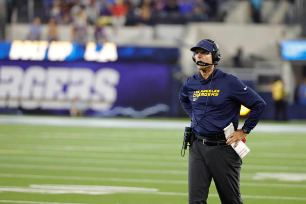 INGLEWOOD, CA - OCTOBER 23: Los Angeles Chargers head coach Jim Harbaugh during the NFL, American Football Herren, USA game between the Minnesota Vikings and the Los Angeles Chargers on October 23, 2025, at SoFi Stadium in Inglewood, CA. (Photo by Jevone Moore Icon Sportswire) NFL: OCT 23 Vikings at Chargers EDITORIAL USE ONLY Icon20251023064