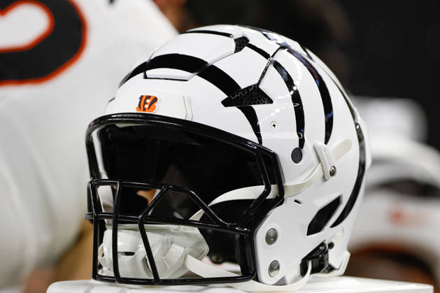 CINCINNATI, OH - OCTOBER 16: A Cincinnati Bengals helmet during the game against the Pittsburgh Steelers and the Cincinnati Bengals on October 16, 2025, at Paycor Stadium in Cincinnati, OH. (Photo by Ian Johnson Icon Sportswire) NFL, American Football Herren, USA OCT 16 Steelers at Bengals EDITORIAL USE ONLY Icon251016129