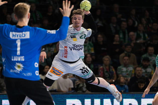 Erik PERSSON FRISCH AUF Goeppingen, 22 scores a goal, Action, Goal throw GER, Fuechse Berlin vs FRISCH AUF Goeppingen, Handball, Bundesliga, Matchday 19, Season 2025 2026, 27 12 2025, GER, Fuechse Berlin vs FRISCH AUF Goeppingen, Handball, Bundesliga, Matchday 19, Season 2025 2026, 27 12 2025, Berlin Copyright: xEibnerxPressefoto OliverxSchmidtx EP_OST