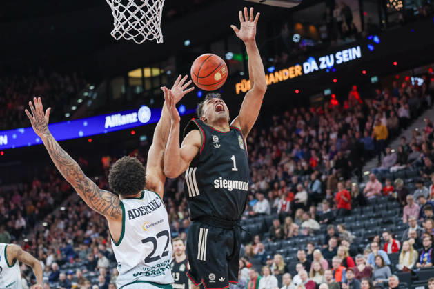 Oscar da Silva FC Bayern Basketball, 01 with Nolan Adekunle Vet Concept Gladiators Trier, 22 , GER, FC Bayern Basketball vs Vet Concept Gladiators Trier, Basketball, easycredit Basketball Bundesliga, 11 Matchday, Season 2025 2026, 28 12 2025, GER, FC Bayern Basketball vs Vet Concept Gladiators Trier, Basketball, easycredit Basketball Bundesliga, 11 Matchday, Season 2025 2026, 28 12 2025 Munich Copyright: xEibner-Pressefoto JennixMaulx EP_JML