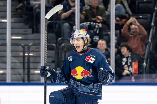 Markus Eisenschmid EHC Red Bull Muenchen, 11 celebrates his goal for 1 0 GER, EHC Red Bull Muenchen vs Augsburger Panther, Ice Hockey, DEL, Matchday 34, Season 2025 2026, 30 12 2025 GER, EHC Red Bull Muenchen vs Augsburger Panther, Ice Hockey, DEL, Matchday 34, Season 2025 2026, 30 12 2025 Muenchen Copyright: xEibner-Pressefoto HeikexFeinerx EP_HFR