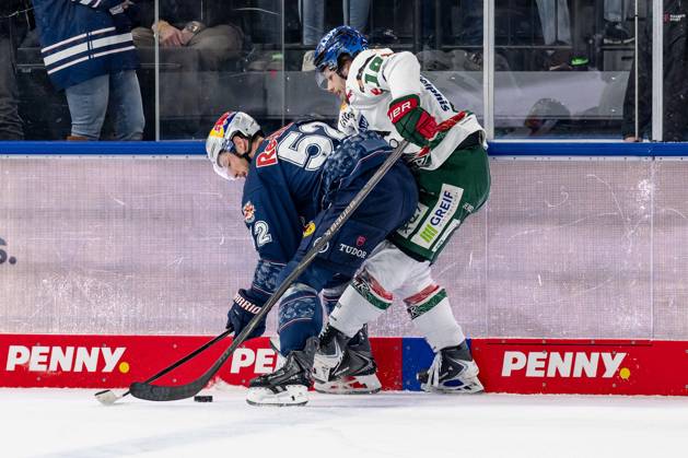 Fight for the puck duel between Patrick Hager EHC Red Bull Muenchen, 52 and Riley Damiani Augsburger Panther, 19 GER, EHC Red Bull Muenchen vs Augsburger Panther, Ice Hockey, DEL, Matchday 34, Season 2025 2026, 30 12 2025 GER, EHC Red Bull Muenchen vs Augsburger Panther, Ice Hockey, DEL, Matchday 34, Season 2025 2026, 30 12 2025 Muenchen Copyright: xEibner-Pressefoto HeikexFeinerx EP_HFR