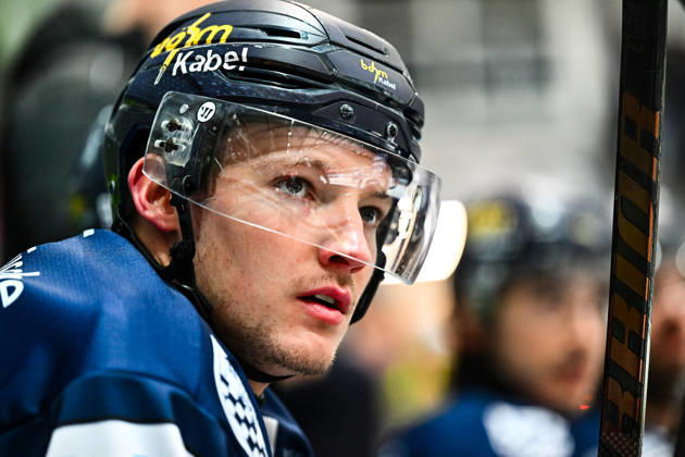 Julian Napravnik Iserlohn Roosters, 75 , GER, Iserlohn Roosters vs Koeler Haie, Ice Hockey, Penny DEL, 34 Matchday, Season 2025 2026, 30 12 2025, GER, Iserlohn Roosters vs Koeler Haie, Ice Hockey, Penny DEL, 34 Matchday, Season 2025 2026, 30 12 2025 Iserlohn Copyright: xJonasxBrockmann Eibner-Pressefotx EP_JBN