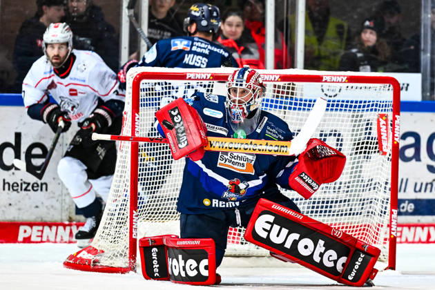 Andreas Andy Jenike (Iserlohn Roosters, 92) hält den Puck, GER, Iserlohn Roosters vs. Nuernberg Ice Tigers, Eishockey, Penny-DEL, 34. Spieltag, Spielzeit 2025 2026, 02.01.2026, GER, Iserlohn Roosters vs. Nuernberg Ice Tigers, Eishockey, Penny-DEL, 34. Spieltag, Spielzeit 2025 2026, 02.01.2026 Iserlohn Copyright: xJonasxBrockmann Eibner-Pressefotx EP_JBN