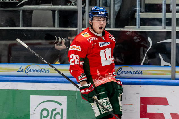 Alexander Blank Augsburger Panther, 26 celebrates his goal for 7 5 GER, Augsburger Panther vs Schwenninger Wild Wings, Ice Hockey, DEL, 35 Matchday, Season 2025 2026, 02 01 2026 GER, Augsburger Panther vs Schwenninger Wild Wings, Ice Hockey, DEL, 35 Matchday, Season 2025 2026, 02 01 2026 Augsburg Copyright: xEibner-Pressefoto HeikexFeinerx EP_HFR