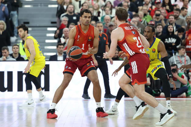 Oscar da Silva FC Bayern Basketball, 01 with ball with Justuz Hollatz FC Bayern Basketball, 21 , GER, FC Bayern Basketball vs Maccabi Rapyd Tel Aviv, Basketball, Euroleague, Matchday 19, Season 2025 2026, 02 01 2026, GER, FC Bayern Basketball vs Maccabi Rapyd Tel Aviv, Basketball, Euroleague, Matchday 19, Season 2025 2026, 02 01 2026 Munich Copyright: xEibner-Pressefoto JennixMaulx EP_JML