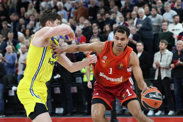 Oscar da Silva FC Bayern Basketball, 01 with ball with TJ Leaf Maccabi Rapyd Tel Aviv, 22 , GER, FC Bayern Basketball vs Maccabi Rapyd Tel Aviv, Basketball, Euroleague, Matchday 19, Season 2025 2026, 02 01 2026, GER, FC Bayern Basketball vs Maccabi Rapyd Tel Aviv, Basketball, Euroleague, Matchday 19, Season 2025 2026, 02 01 2026 Muenchen Copyright: xEibner-Pressefoto JennixMaulx EP_JML