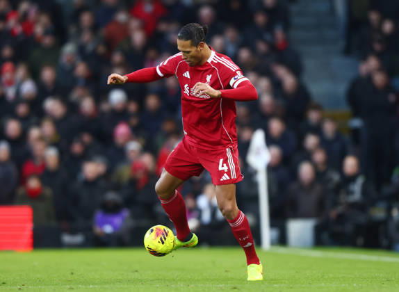 Fulham v Liverpool, English Premier League, Craven Cottage, London, UK - 04 01 2026 Virgil van Dijk of Liverpool in action during the Premier League away game against Fulham at Craven cottage London Craven Cottage London GBR, UK NEWSPAPERS OUT Copyright: xMarkxGreenwoodx