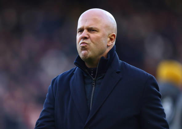 Fulham v Liverpool, English Premier League, Craven Cottage, London, UK - 04 01 2026 Liverpool Manager Arne Slot heads to his technical area ahead of the Premier League away against Fulham at Craven Cottage London Craven Cottage London GBR, UK NEWSPAPERS OUT Copyright: xMarkxGreenwoodx